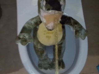 Green dinosaur Peeing#1