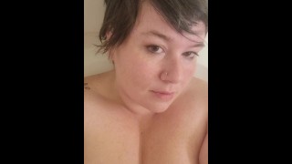 Chubby alt girl masturbates in tub