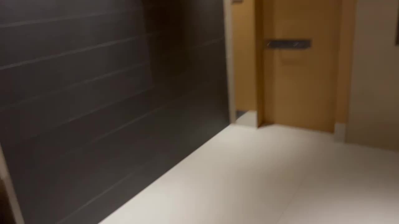 Si finge escort per essere scopata, mentre URLA le sborro in bocca e poi  passa ad un altro uomo. Ita