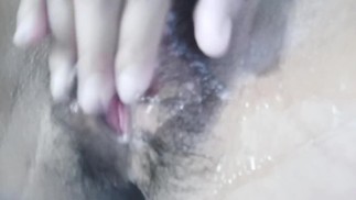 Teen play with wet pussy เด็กไทยเล่นหีแฉะ
