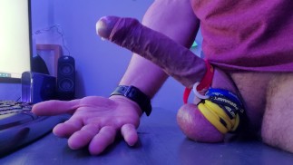 Долгий сеанс окантовки и отрицания со связанными и раздавленными шариками, заканчивается простым оттягиванием крайней плоти