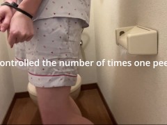 [排泄管理少女]手を縛られて長時間おしっこを我慢させられるが許しがもらえず... - Screenshot 1 of 16 - Peeing