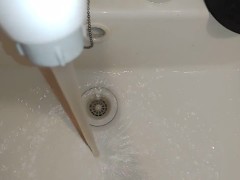 Light-colored pee! - Screenshot 14 of 16 - Peeing