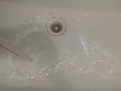 Light-colored pee! - Screenshot 16 of 16 - Pee