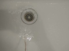 Light-colored pee! - Screenshot 5 of 16 - Pissing