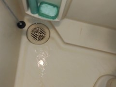 クリスマス、風呂場で一人、放尿だ！