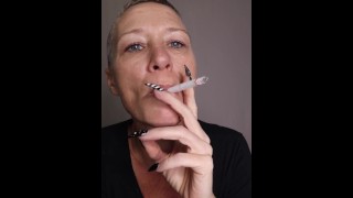Fumar y una dona