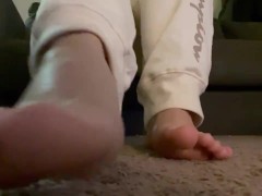 GTS - Giantess Shows You how to Worship her Stinky Feet!