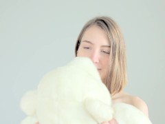 Hot naked blonde cuddling her teddy bear - Screenshot 1 of 16 - Teen