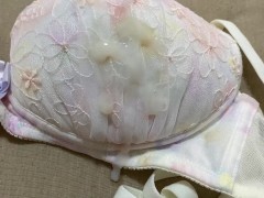 女子大生 20代JDの花柄ピンクブラジャーでオナニーして精子ぶっかけ - Screenshot 16 of 16 - Masturbate