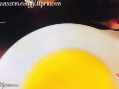 Goddess Lia Pees Gold