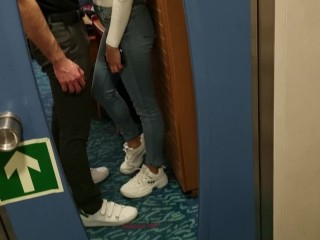 Je baise ma copine sur le bateau pour la corse