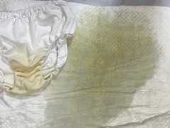 女の子パンツでおもらし - Screenshot 16 of 16 - Peeing