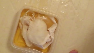 Белые трусики, покрытые мочой! Хентай  писает в белые трусики!