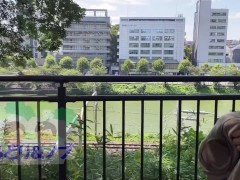 素人OLがノーブラ・ノーパンで初夏の公園をお散歩 - Screenshot 6 of 16