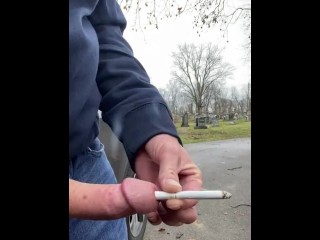 Coq Fumant. Ma Grosse Bite Fume Une Cigarette et a Deux Orgasmes Publics En Plein Air. Fétichisme Du Tabagisme