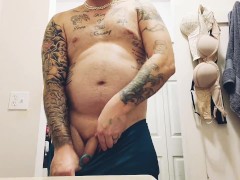 Sexy jerk sesh for hot tattooed stud 