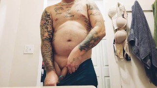 Branlette sexy pour étalon tatoué chaud 