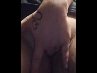 MilfPlaysWithCreamyPussy