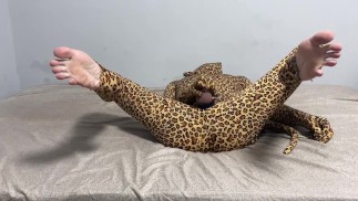 pervert cheetah masturbating and CUMMING on my wrinkled soles