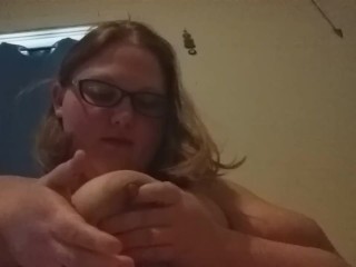 BBW MILF SUCKS AND LICKS BREASTMILK OFF OWN TITS