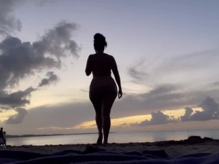 Big Booty Latina Walking away in her Swimsuit CashApp Tips 