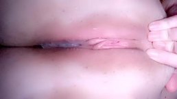💦Смотри, как я играю со своей сладкой киской, малышка 