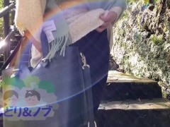 美人日本人女性が紅葉の綺麗な渓谷でおっぱい、お尻を露出 - Screenshot 14 of 16 - Public