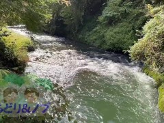 美人日本人女性が紅葉の綺麗な渓谷でおっぱい、お尻を露出 - Screenshot 9 of 16 - Public