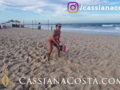Video After playing on the beach, Cassiana Costa went to the apartment to play in the bath!