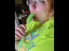 Pickle sucker  - Screenshot 13 of 16 - Sucking