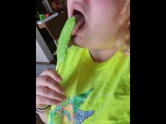 Pickle sucker  - Screenshot 14 of 16 - Bbw