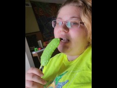 Pickle sucker  - Screenshot 2 of 16 - Licking