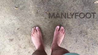 Clima húmedo significa baño público divertido en el interior y barbacoa descalzo en el parque - Manlyfoot roadtrip