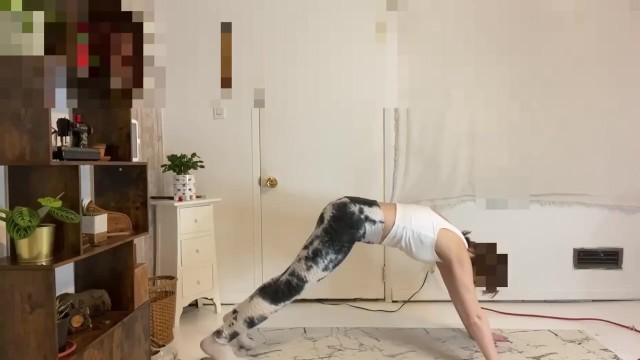 EUF Embarrassment Fetish - штаны тренеров для тренировок падают вниз и обнажают ее скудные стринги смущающе