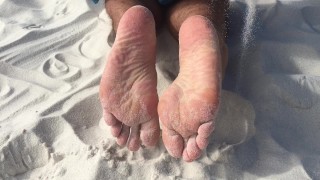 Legno mattutino alla ricerca di qualcuno che venga a sedersi sul mio cazzo duro - viaggio in auto Manlyfoot - Spiaggia di HYAMS