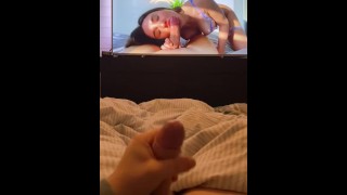 Branlette Matinale En Regardant Du Porno Sur La Grande Télé