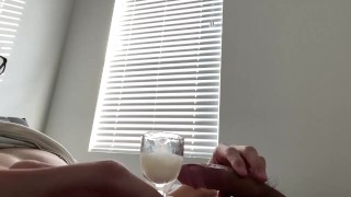 One week load / Cumming in a glass (1週間禁欲、ショットグラスの中で射精)