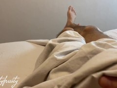 Video Smuk krop Trinsøster blev taget i at rykke og hjalp med sex!