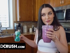 Dad Crush - Fitness Babe Motivates Her Lazy Stepdad To Live More Healthy With Her Juicy Pussy
