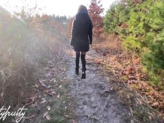 18-летняя незнакомка была оттрахана в лесу, после того как пописяла! - Screenshot 2 of 16 - На Природе