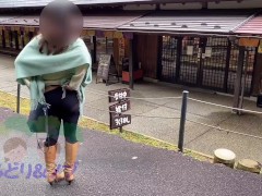 観光地でおっぱいを露出する美人日本人女性 Vol.2 - Screenshot 16 of 16 - Public Exposure