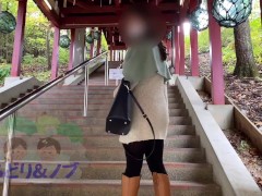 観光地でおっぱいを露出する美人日本人女性 Vol.2 - Screenshot 9 of 16 - Public