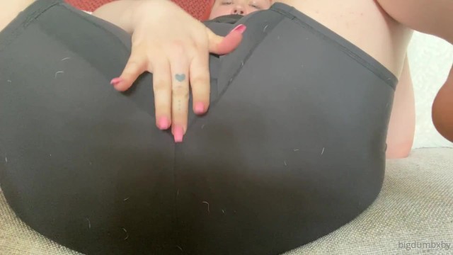 POV: Ты собираешься съесть мою киску, пока я смотрю ТВ полное видео на OnlyFans