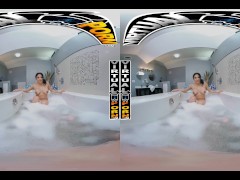 Video VIRTUAL PORN - Spicy Bubble Bath With Latin Babe Serena Santos In VR