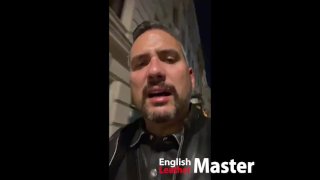 Leather Master loopt buiten door London en vernedert verbaal faggots PREVIEW