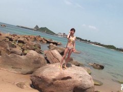 Video Skinny Japanese chick enjoys having a photoshoot on the beach