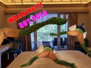 Раком трахает сочные дырочки, анальную пробку, мокрую киску до сладкого оргазма