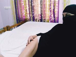 Amateur Arabische Vrouw Op Webcam in Hijab