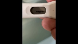 PISSING pour savoir si où femme ENCEINTE montrant pisser la chatte et se faire doigter génial POV !!